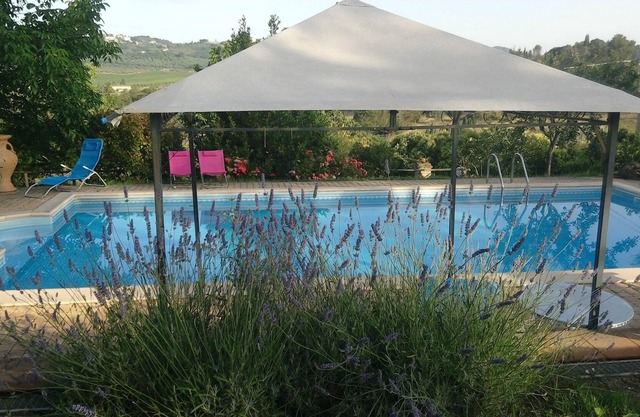 Homerez - Nice chalet for 2 ppl. with shared pool, garden and terrace at Perugia