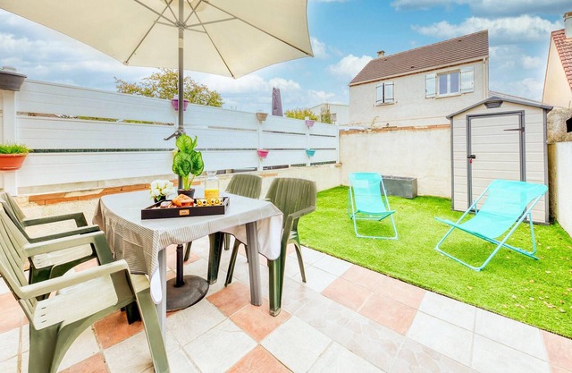 Homerez - Nice house for 6 ppl. with terrace at Brétigny-sur-Orge
