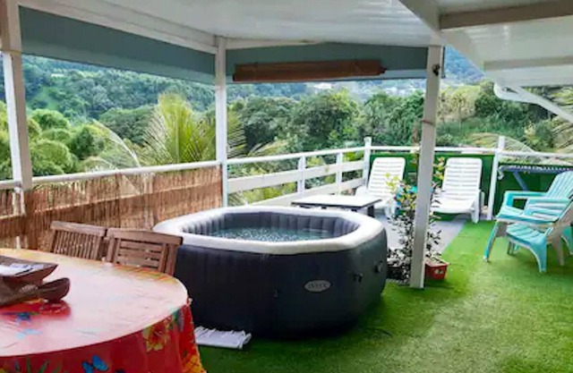 Homerez - Nice house for 5 ppl. with swimming-pool and terrace at Saint-Joseph