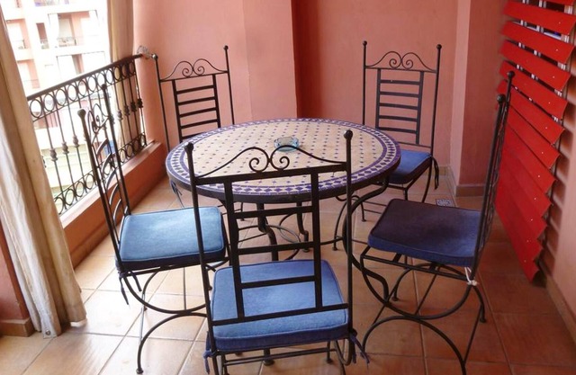 Homerez - Spacious appartement for 4 ppl. with shared pool at Marrakech
