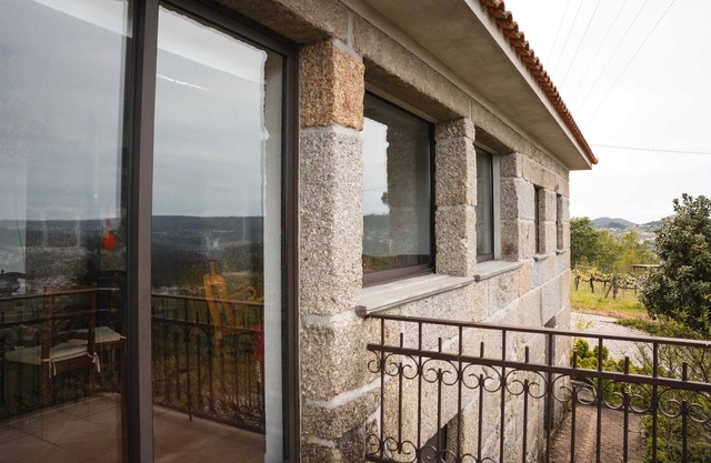 Homerez - Villa 13 km away from the beach for 5 ppl. with shared pool at Aveiro