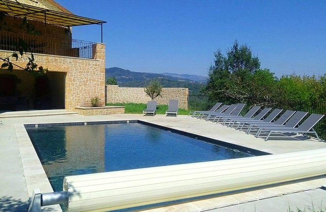 Homerez - Villa for 10 ppl. with swimming-pool, jacuzzi and garden at Prades
