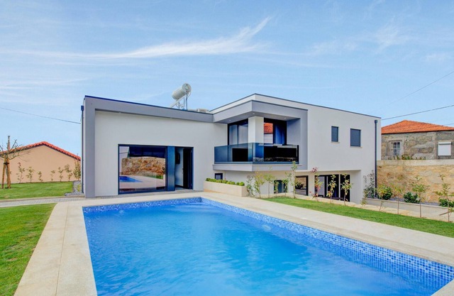 Homerez - Villa for 6 ppl. with swimming-pool, garden and terrace at Esposende