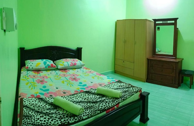 Homestay Bajet KK UA1 Ground Floor 3 Rooms 1 Aircond