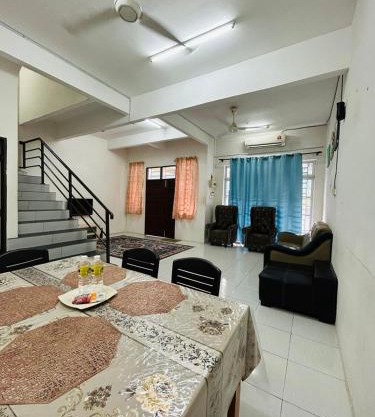 Homestay Giant Kangar
