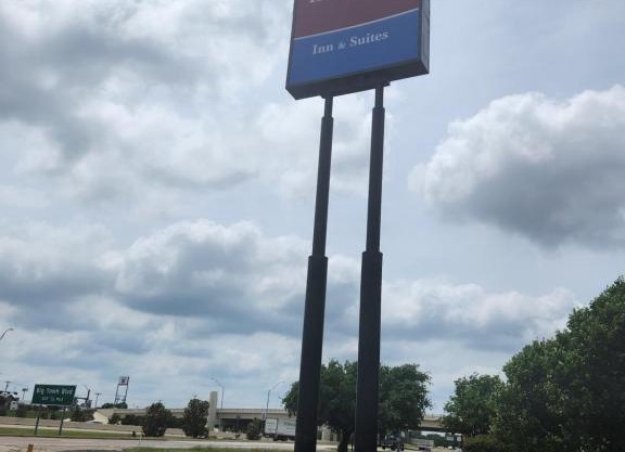HomeTown Inn and Suites