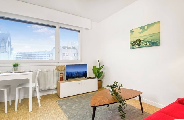 Homey Away - Downtown/Transportation to Geneva