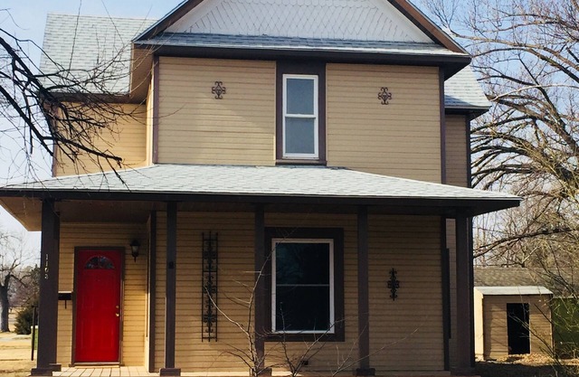 Homey Historic Lodge located in Larned Kansas