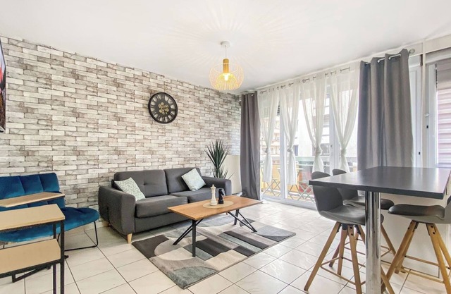 Homey Stone - Near tram&train/Balcony