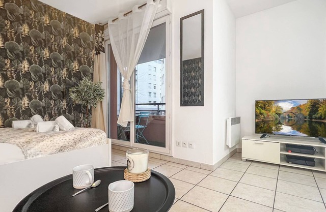 HOMEY WILD - Balcony/Free Parking/Near downtown