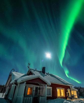Hommala Riverside Lodge with Terrace, Sauna & Auroras near Rovaniemi