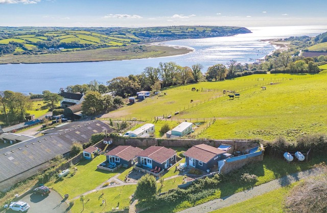 Honeycrisp Lodge - Two Bedroom House, Sleeps 4