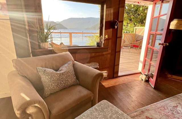 Honeymoon Bay Cottage