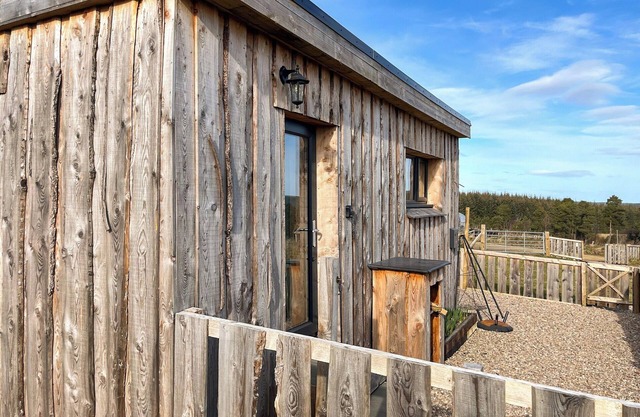Honeysuckle Bale Cabin - UK49073