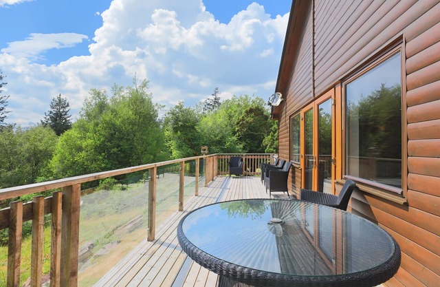 Honeysuckle, Colvend - a lodge that sleeps 6 guests in 3 bedrooms