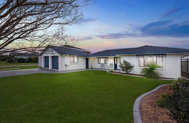 Hooked on Hibbard - 4 bedroom home on canals