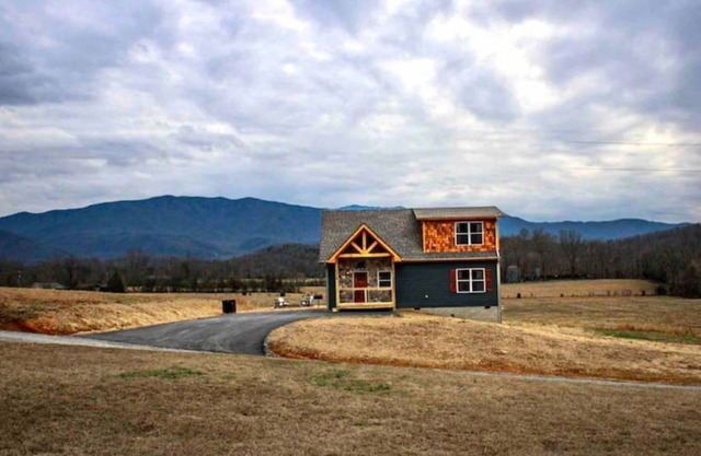 Hoot Haus New Cabin-Mtn Views from Valley-Mesmerizing