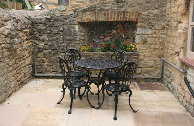 Hope Cottage, a modernised 1750's cotswold cottage in the centre of Woodstock