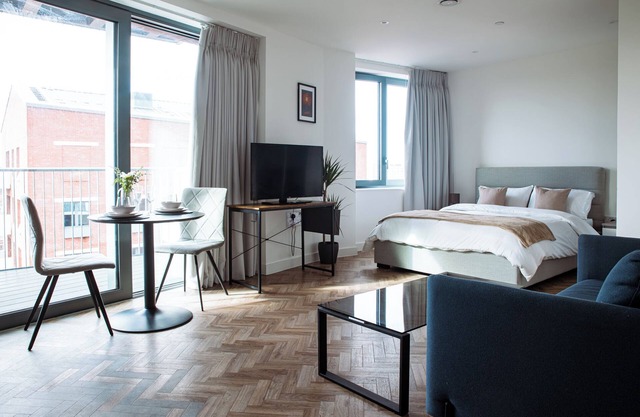Horizon: A Modern Luxury Studio
