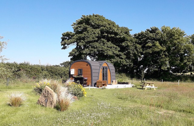 Hornbeam Eco Cabin - Sleeps 2 - Valley View