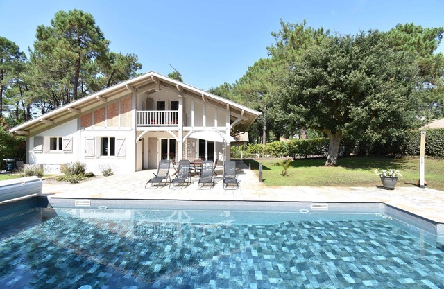 Hossegor "CIGALON" Landes villa with heated swimming pool for 8 people.