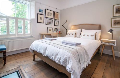 Host & Stay - Terrace House on Canal