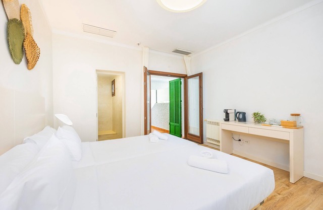 Hostal Boutique Canyamel - 104 Double Rooms with Sea View, Wi-Fi and Air Conditioning