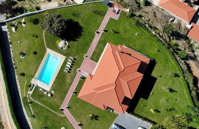 HostWise – Douro View Villa w/10 Suites and Pool