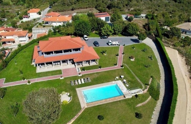 HostWise – Douro View Villa w/10 Suites and Pool