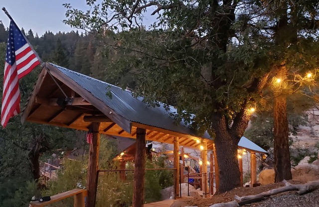 Hot tub, Cedar Cabin, Hiking, Fishing, Off Roading, Sking, Mountain Biking