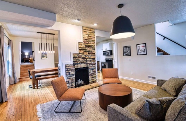 Hot Tub, Fenced Yard, Games, Office/Gym + Pets Ok!