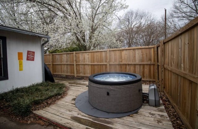 Hot Tub ~Game Room~Movie Room~Boat Parking~Privacy