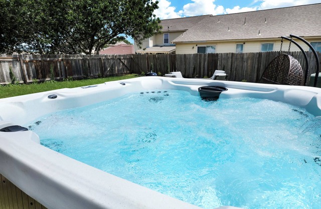 Hot Tub Near Missions Park + DT | Yard BBQ Games