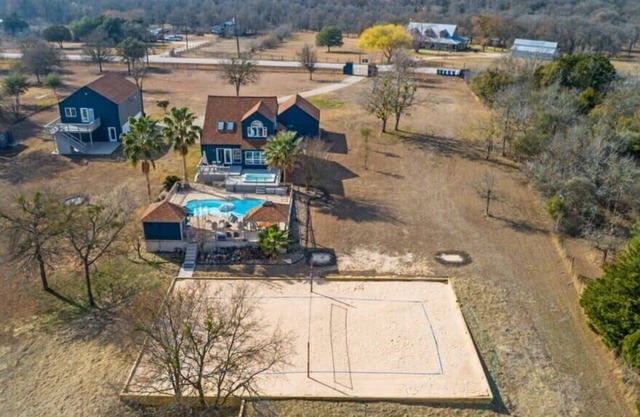 Hot Tub/Pool/Gameroom ~ Guesthouse ~ On 5 acres!