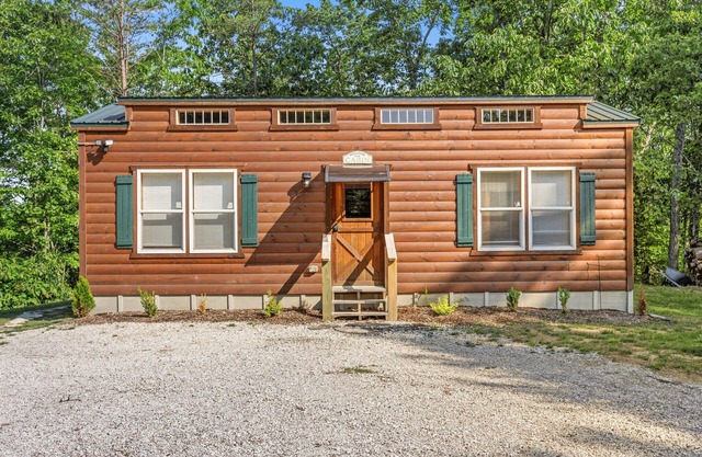 Hot Tub, WiFi, Pet-Friendly - Cozy Tiny Cabin - The Ridge at Red River Gorge, Kentucky!