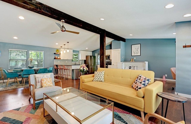 Hot Tub, Yard - Mins to Downtown + East ATX Bars