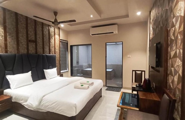 Hotel Apratim