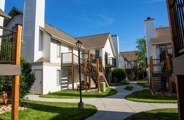 Hotel Family Loft Suite. 1K2Q Washer/Dryer. 10 min to downtown!