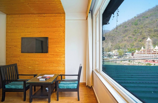 Hotel Ishan A Riverside Retreat