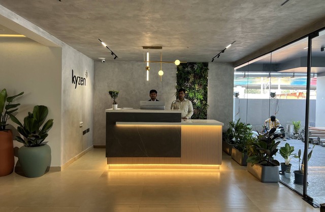 Hotel Kyzen HiTech City- Your Zenly Stay
