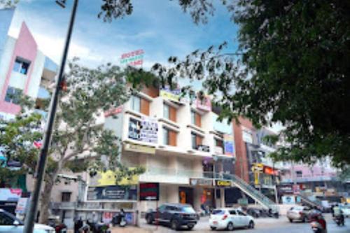 Hotel Lee Grand , Anand