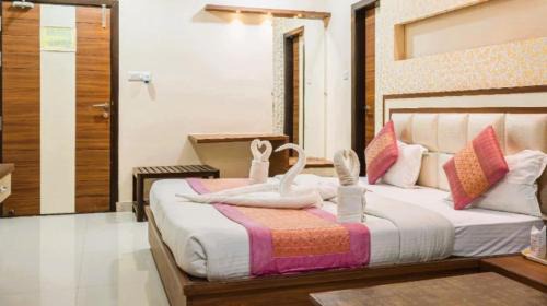 Hotel Manas Continental AC OR NON AC BOTH ROOM With Restaurant