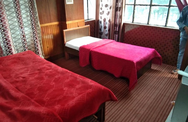Hotel Surya Lok 
