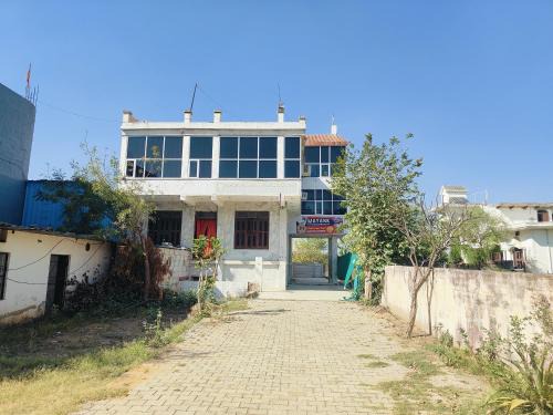 Hotel O Mayank Hotel & Meeting Hall