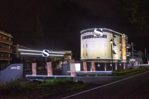 Hotel S