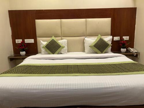Hotel Sapphire Dx 1 Minutes Walking Distance From New Delhi Railway Station