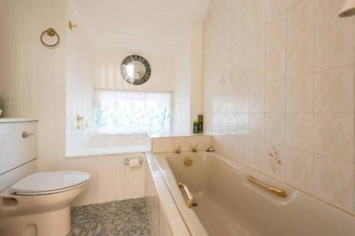 Hotel-Style Apartment, Free Parking, Sleeps 4