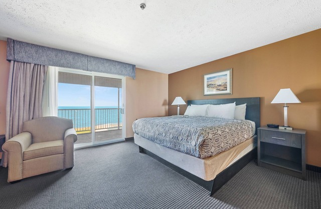 Hotel Suite Walking Distance to Downtown Put in Bay