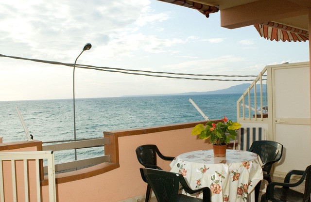 House 10 meters from the sea