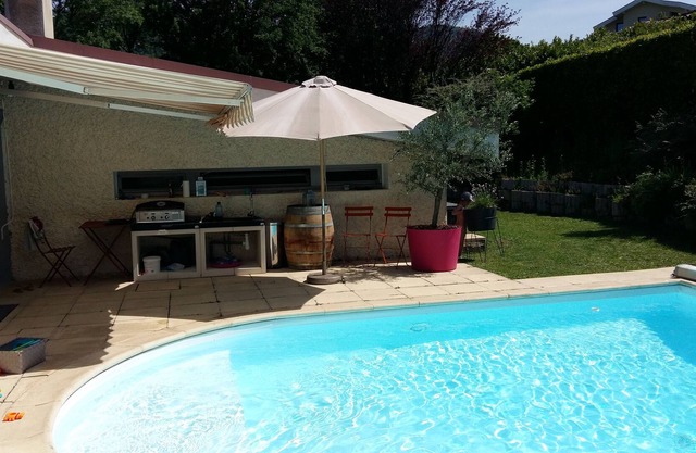 House 250m² - 5 bedrooms with swimming pool near Golf, Ski and mountain walk